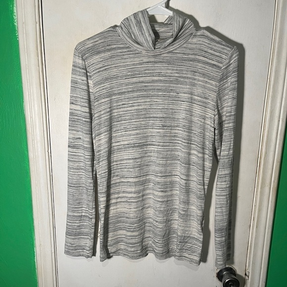 Anthropologie Dolan Grey Lightweight Turtleneck - Picture 3 of 6